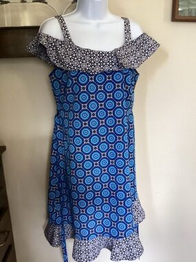 Roz & Ali Summer Medallion Dress
Size Petite Medium NWOT
